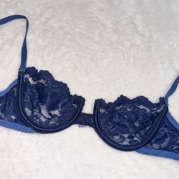 Vintage! Victoria’s Secret Navy Blue Lace Bra! - Picture 4 of 6